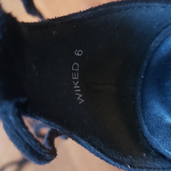 WOMENS TIE HEELS, BLACK SIZE 6 - Picture 6 of 7